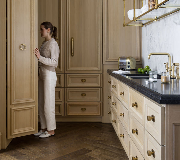 How to Choose Cabinet Hardware like an Interior Designer