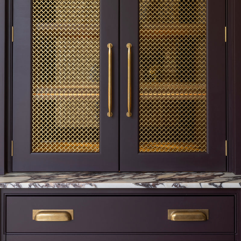 Features our 13mm Diamond Interwoven Grille with 3mm Plain Wire in our satin brass lacquered (SBL) grille finish | Project by Studio LBI | Photography by Susie Lowe.