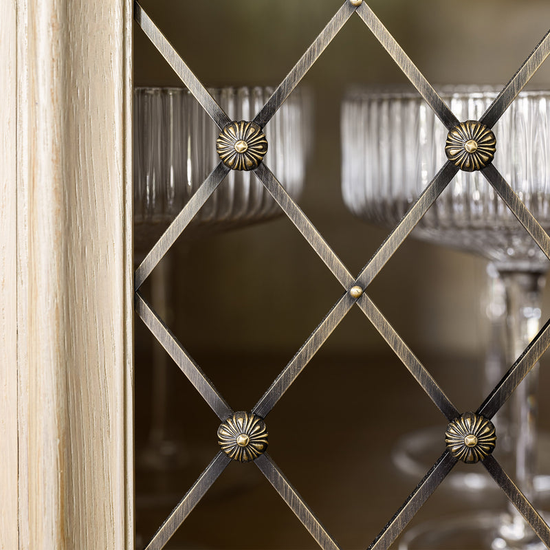 Features our Large Regency Diamond Grille with Alternating Floral Rosettes in our antique brass lacquered (ABL) grille finish | Project by McCroskey Interiors | Photography by Nate Sheets. 