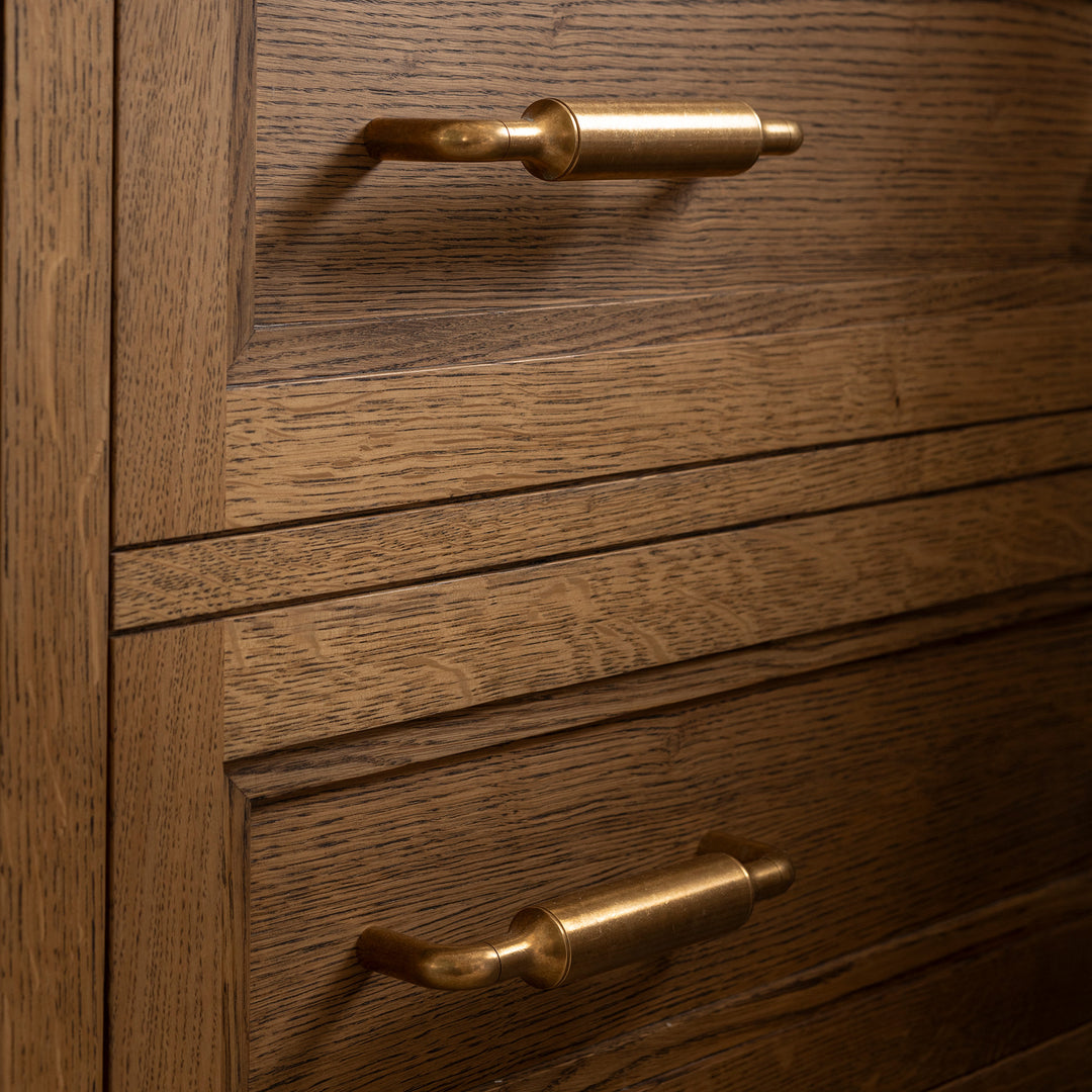 Project by The Painted Kitchen Company | Photography by Alix Mcintosh | Barwick Plain Cabinet Pull Handle shown in our aged brass (BEL) finish.