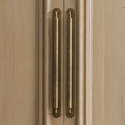 Design by McCroskey Interiors | Photography by Nate Sheets | Barwick Plain Appliance Pull with Backplate shown in our aged brass (BEL) finish.