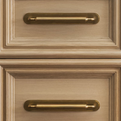 Design by McCroskey Interiors | Photography by Nate Sheets | Barwick Plain Cabinet Handle with Backplate shown in our aged brass (BEL) finish.