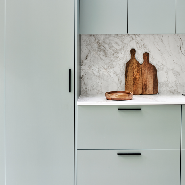 Design by Sola Kitchens. Photography by Juliet Murphy Interiors Photography. Product shown in our matt black lacquered (MBL) finish.