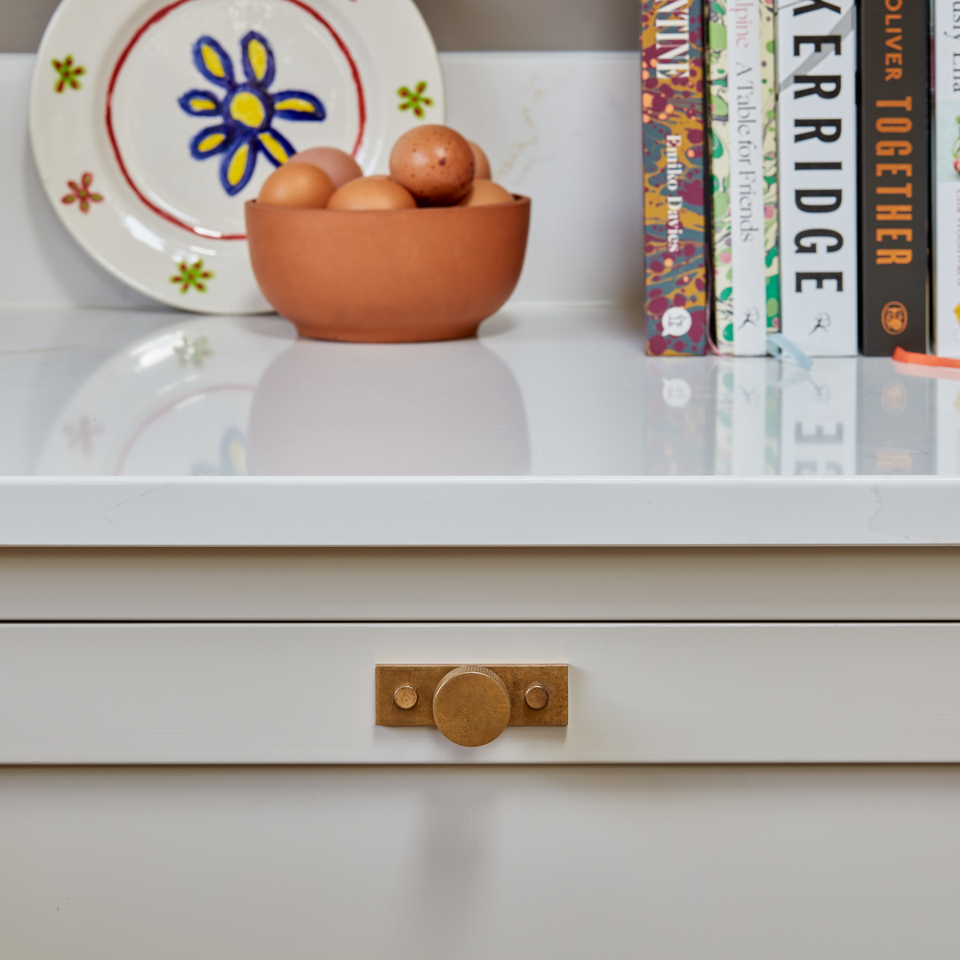 Design by McClark Bespoke Kitchens. Photography by Chris Snook Photography. Product shown in our aged brass (BEL). 