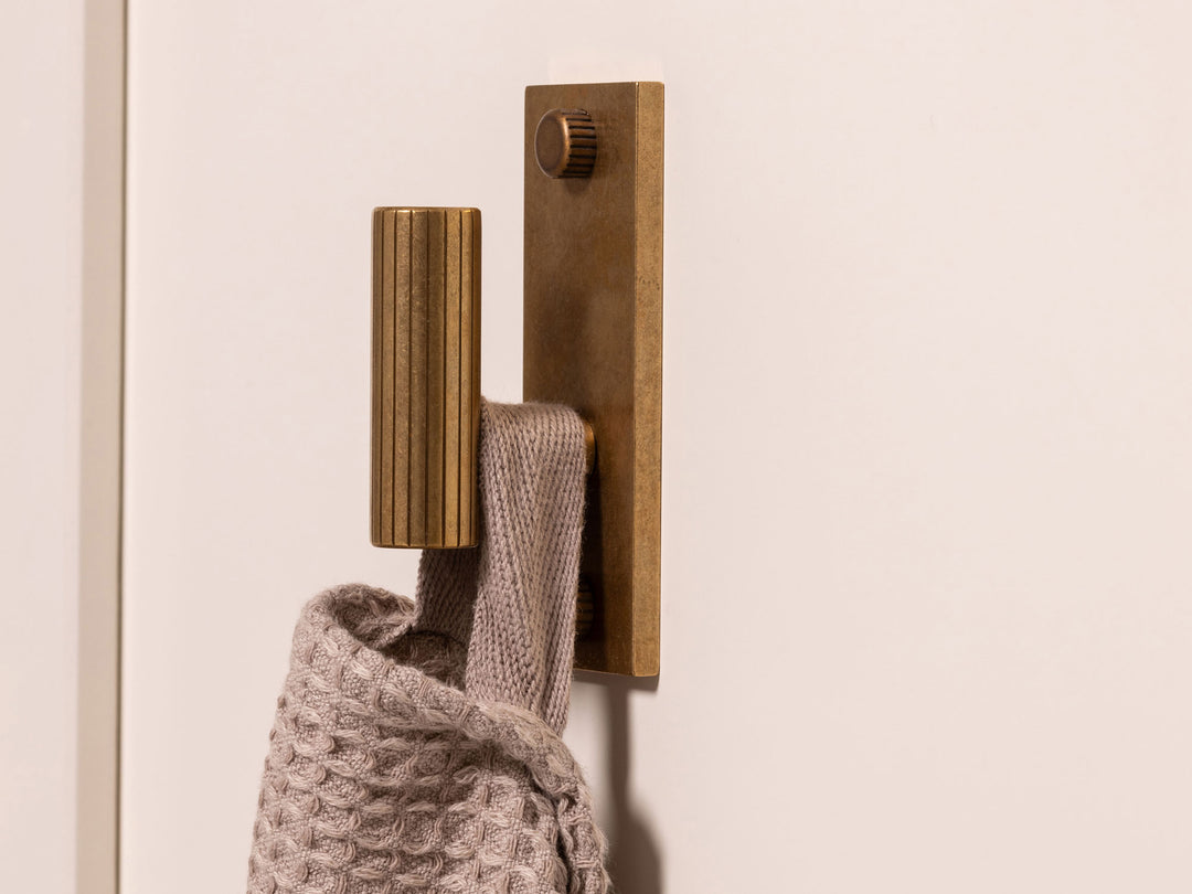 MIX Straight Knurled Single Vertical Wall Hook